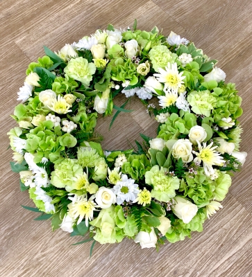 Green and Ivory Loose Wreath